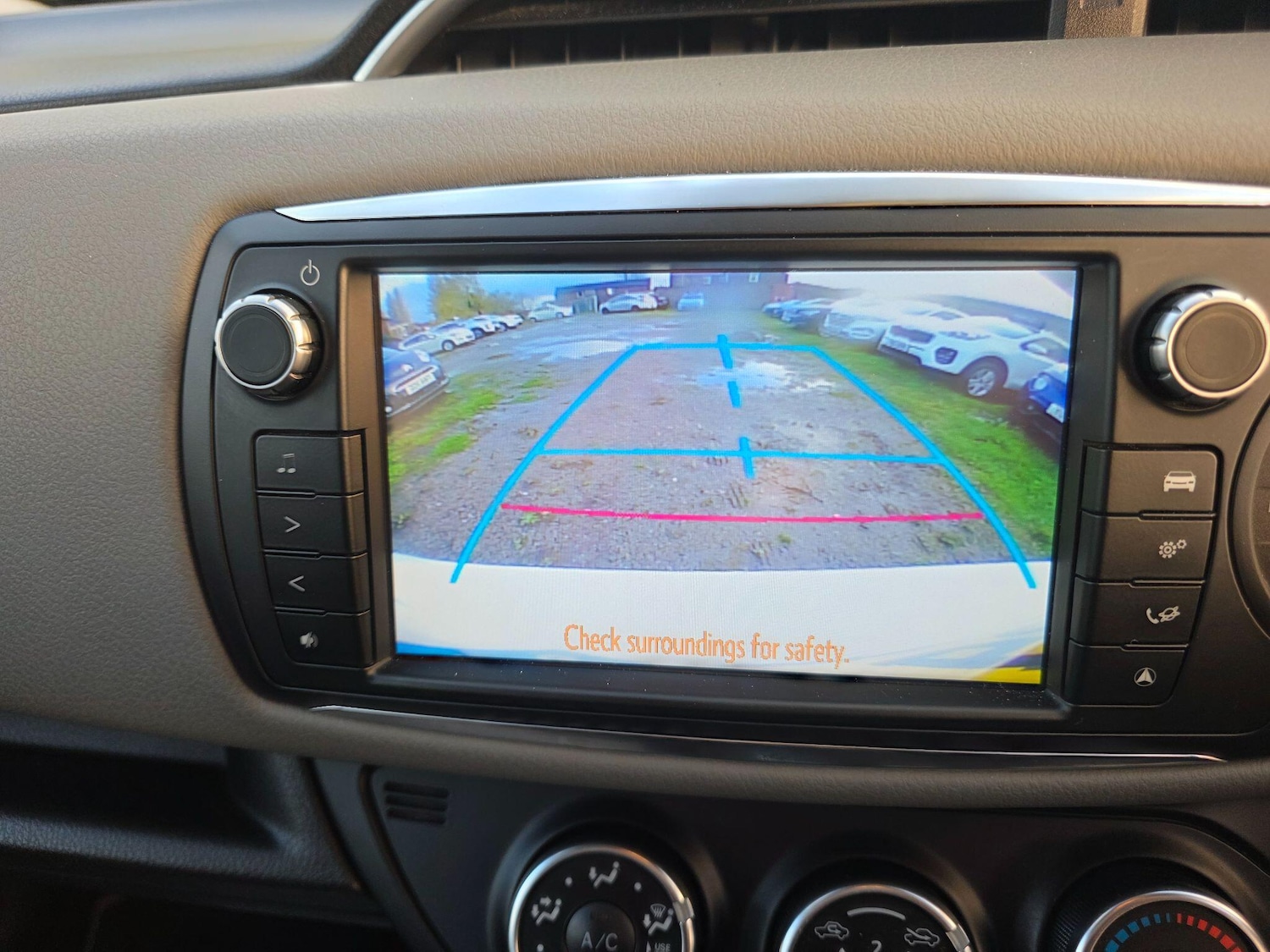 Used Toyota Yaris 2016 for sale - 76992943: Photo 19