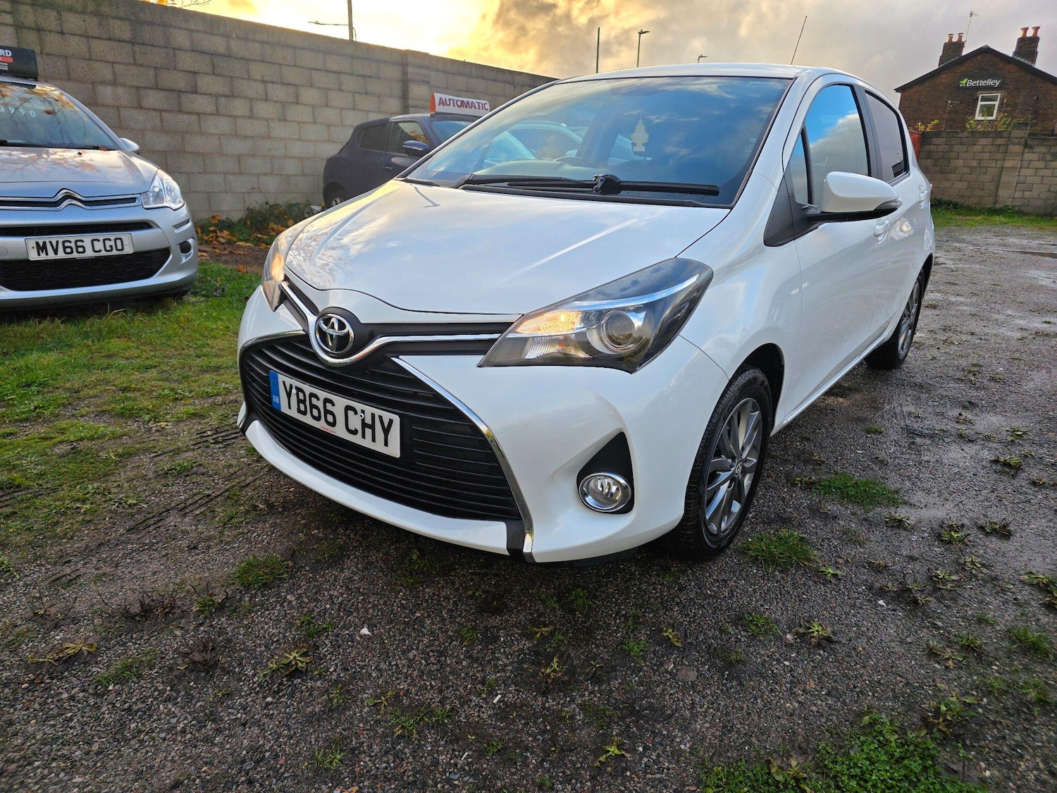 Used Toyota Yaris 2016 for sale - 76992943: Photo 5