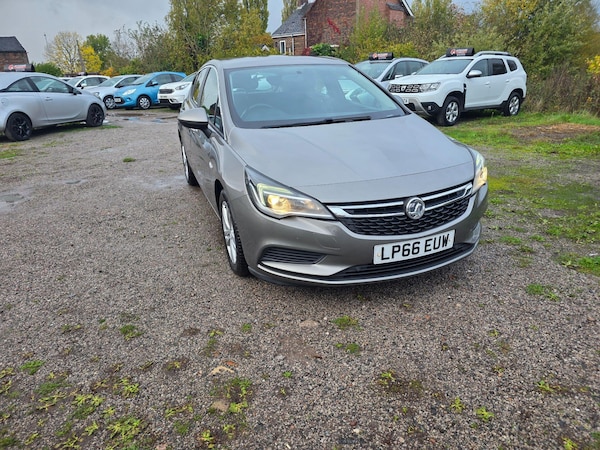 Used Vauxhall Astra 2017 for sale - 76337253: Photo 2