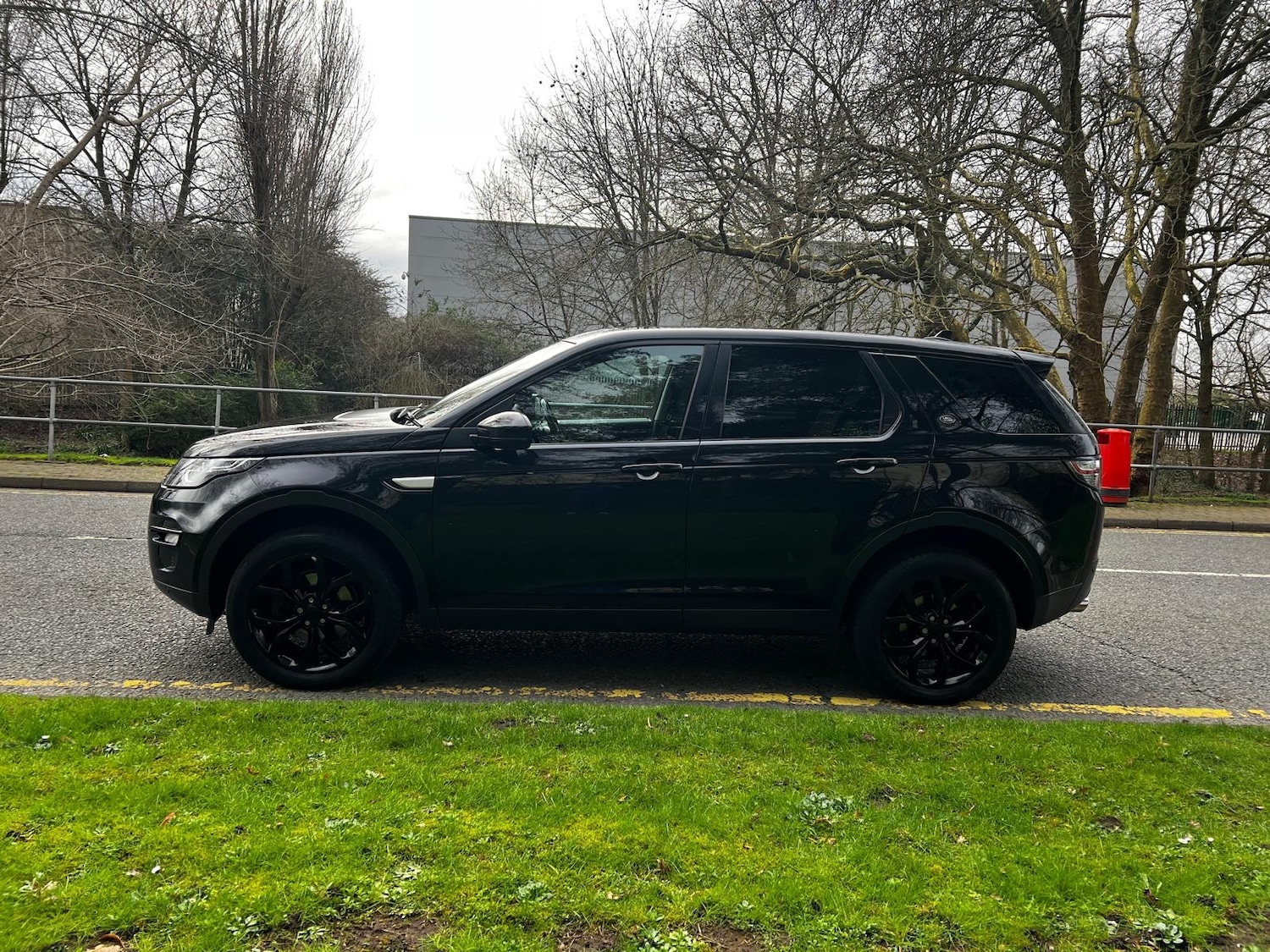 Used Land Rover Discovery Sport 2016 for sale - 77735130: Photo 2