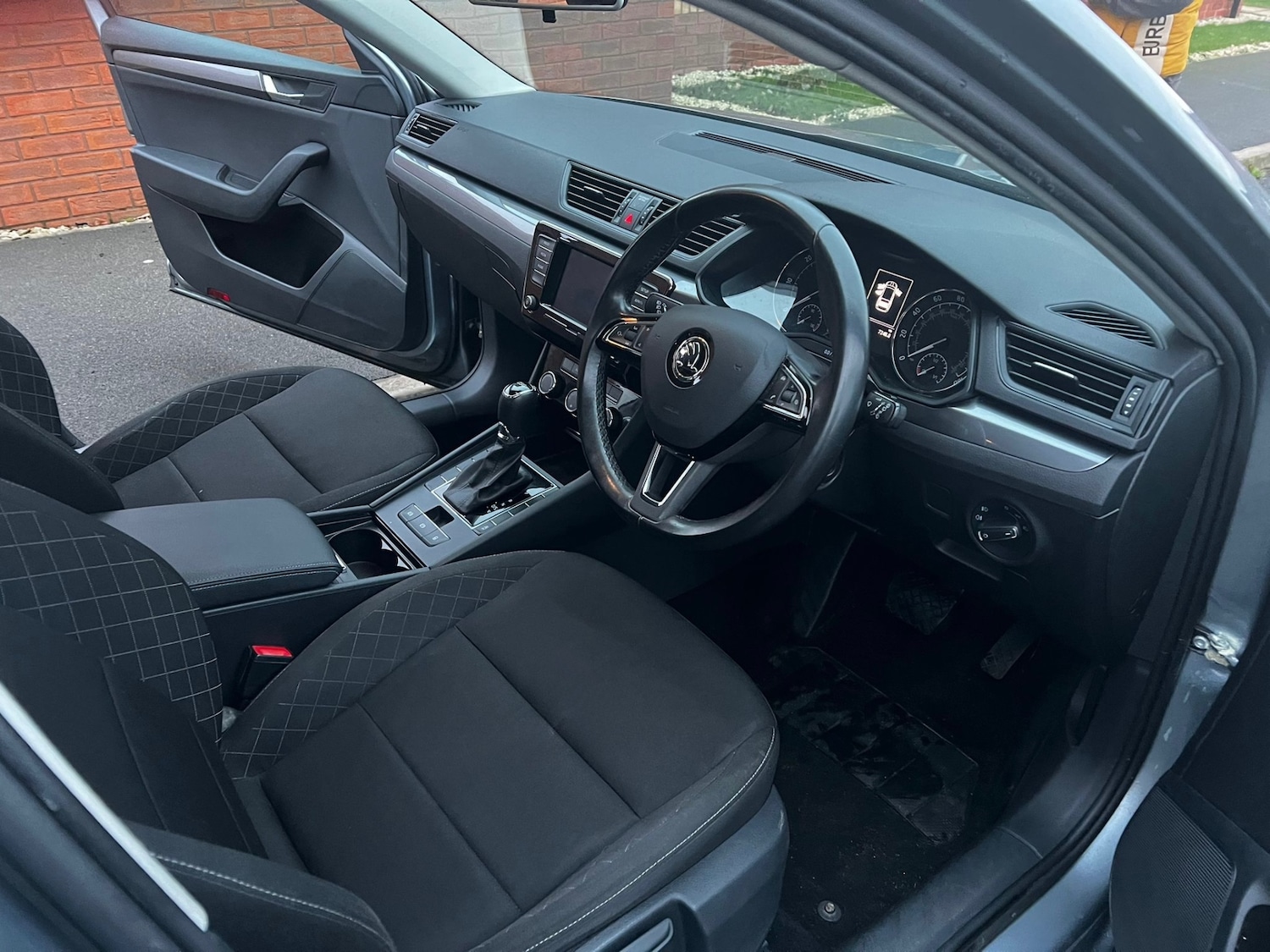 Used Skoda Superb 2018 for sale - 76713302: Photo 2