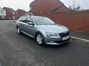 Used Skoda Superb 2018 for sale - 76713302: Photo