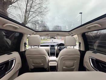 Used Land Rover Discovery Sport 2017 for sale - 77423148: Photo