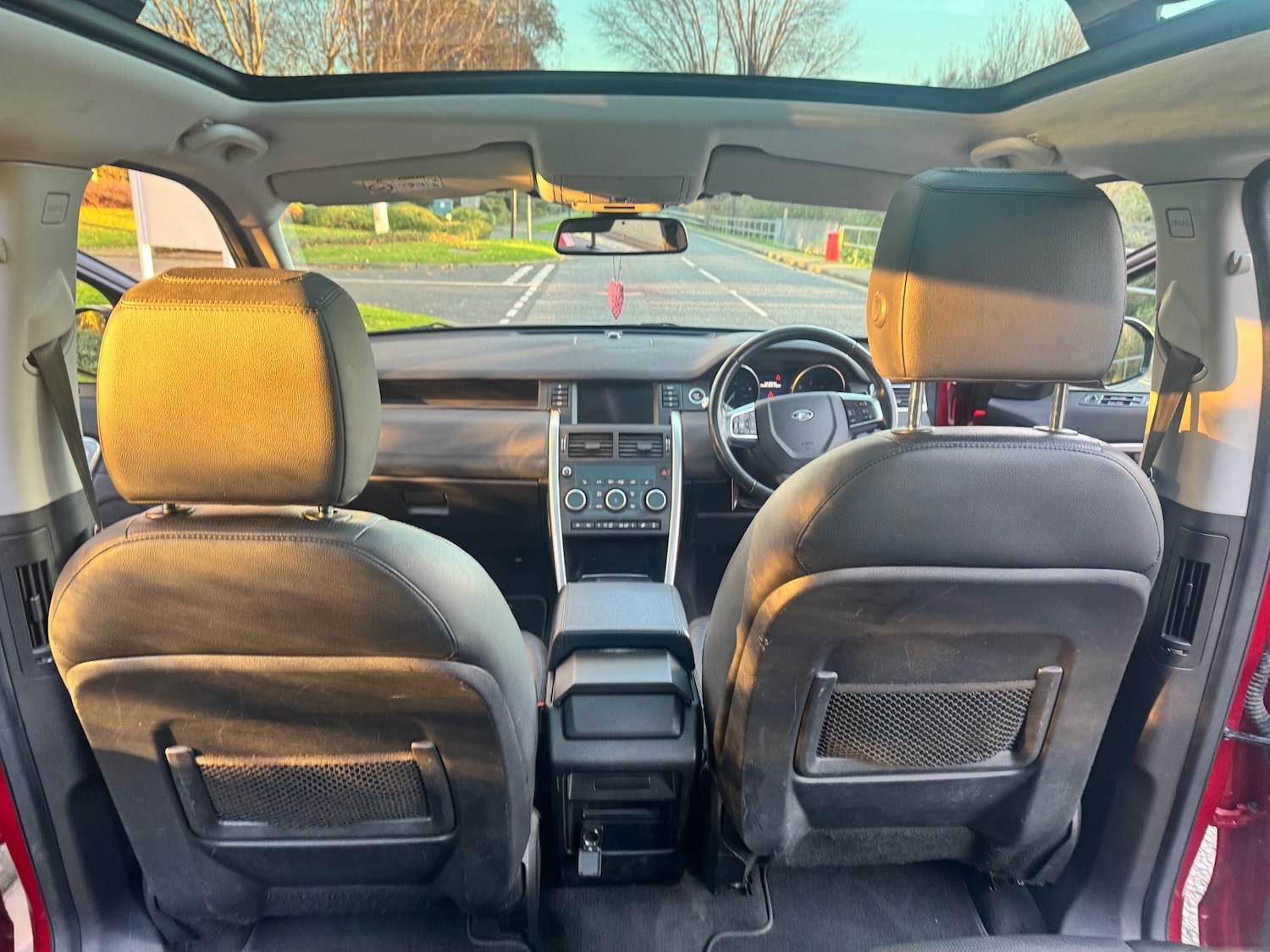 Used Land Rover Discovery Sport 2016 for sale - 76748452: Photo 2