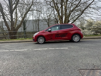 Used Peugeot 208 2015 for sale - 77973600: Photo
