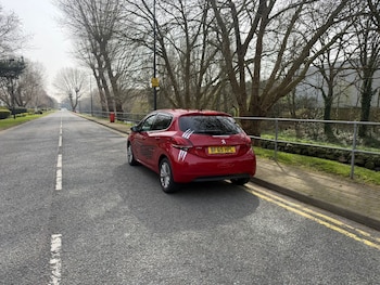 Used Peugeot 208 2015 for sale - 77973600: Photo