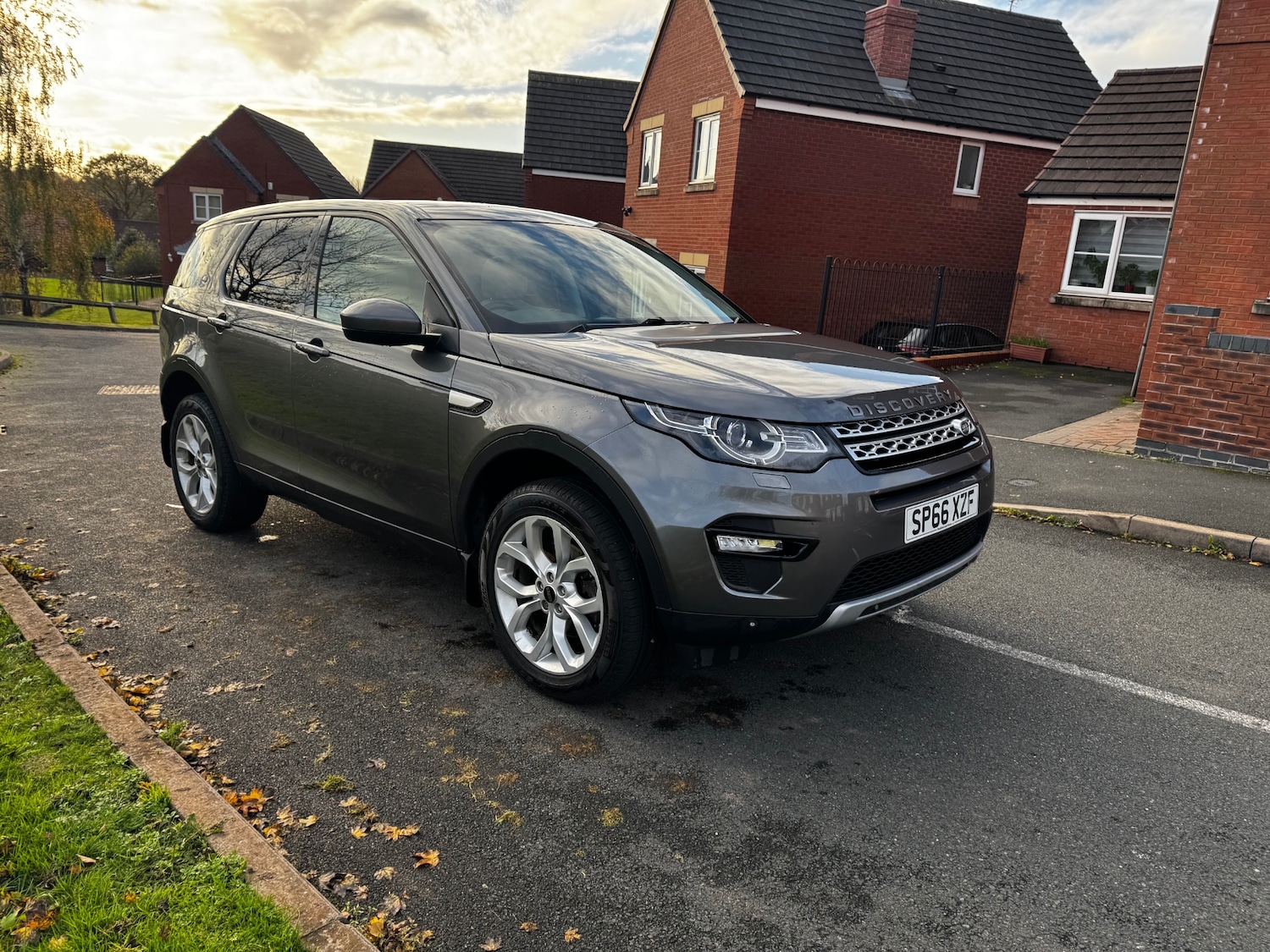 Used Land Rover Discovery Sport 2017 for sale - 76627272: Photo 1