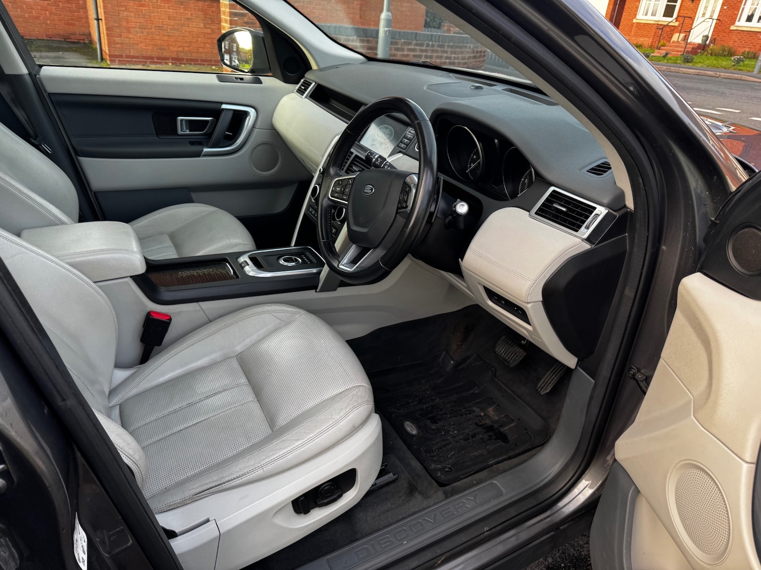 Used Land Rover Discovery Sport 2017 for sale - 76627272: Photo 12