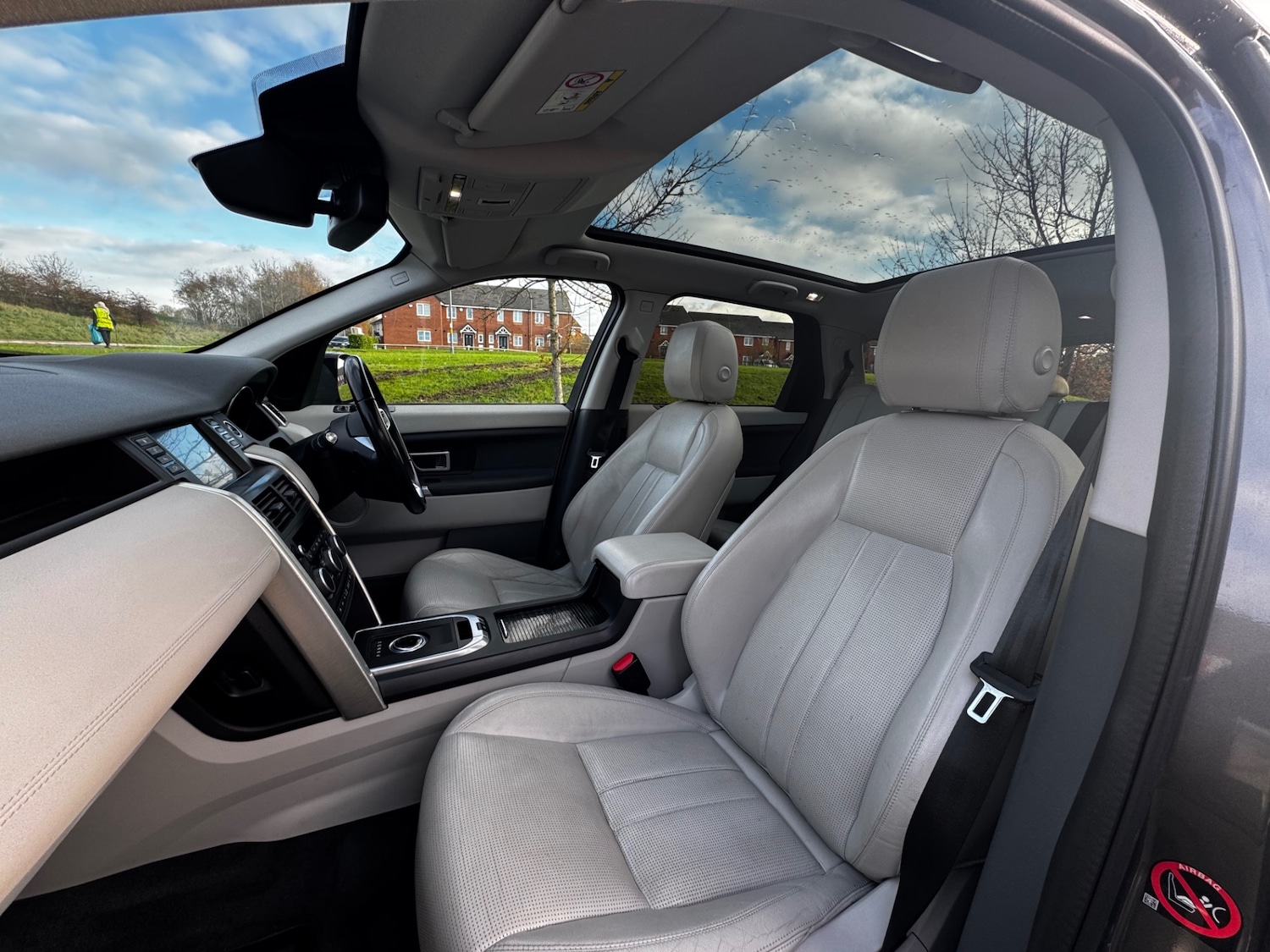 Used Land Rover Discovery Sport 2017 for sale - 76627272: Photo 16