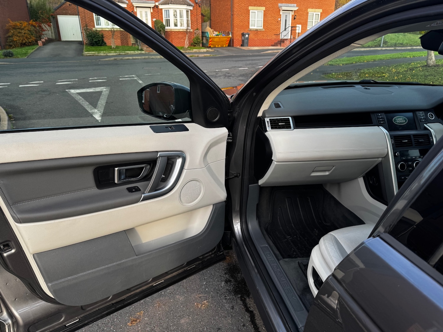 Used Land Rover Discovery Sport 2017 for sale - 76627272: Photo 18