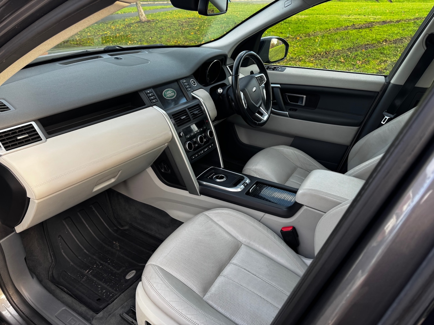 Used Land Rover Discovery Sport 2017 for sale - 76627272: Photo 3