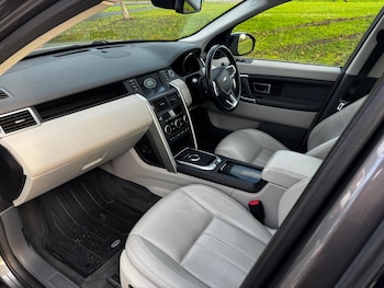 Used Land Rover Discovery Sport 2017 for sale - 76627272: Photo