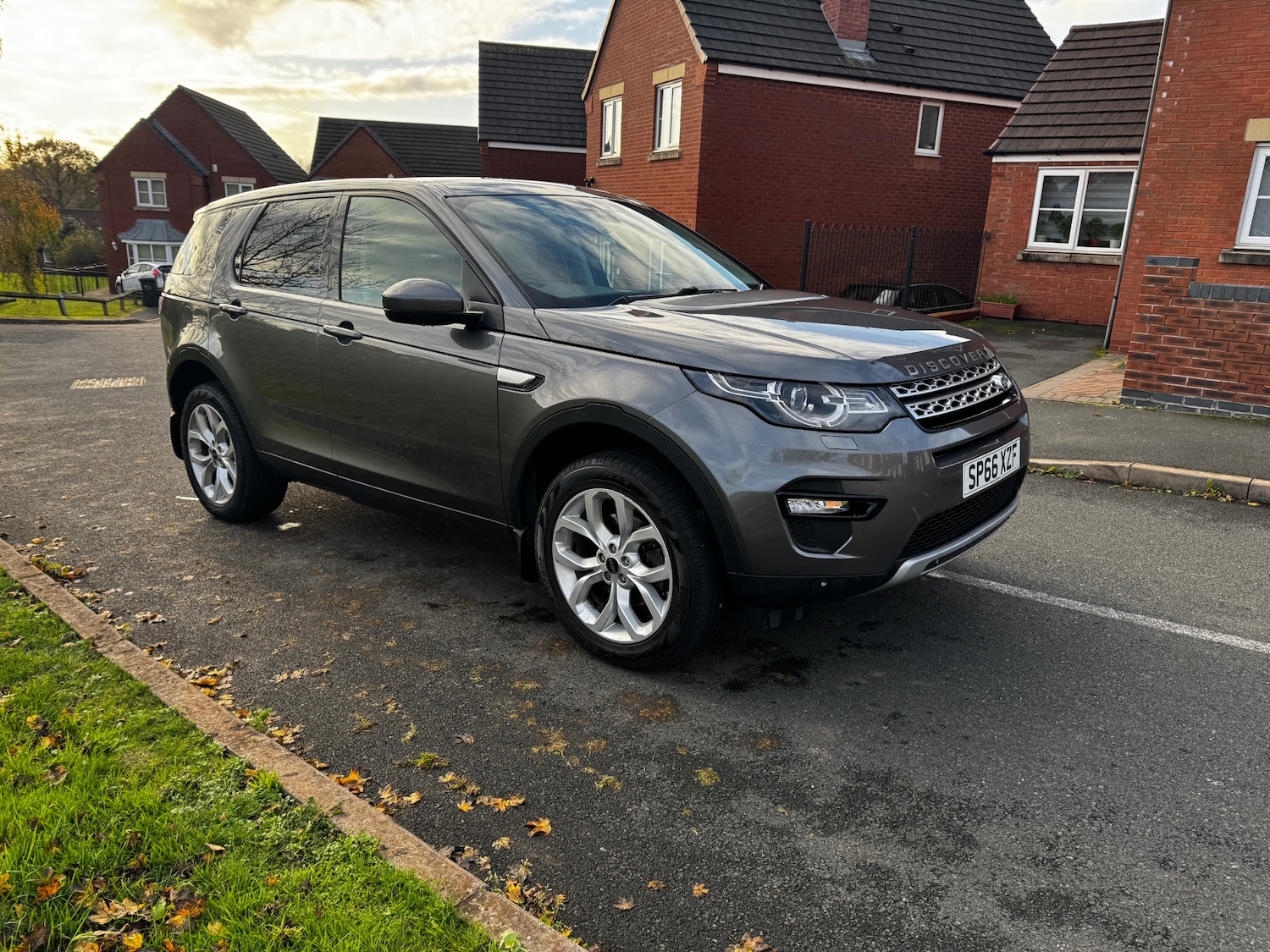 Used Land Rover Discovery Sport 2017 for sale - 76627272: Photo 4