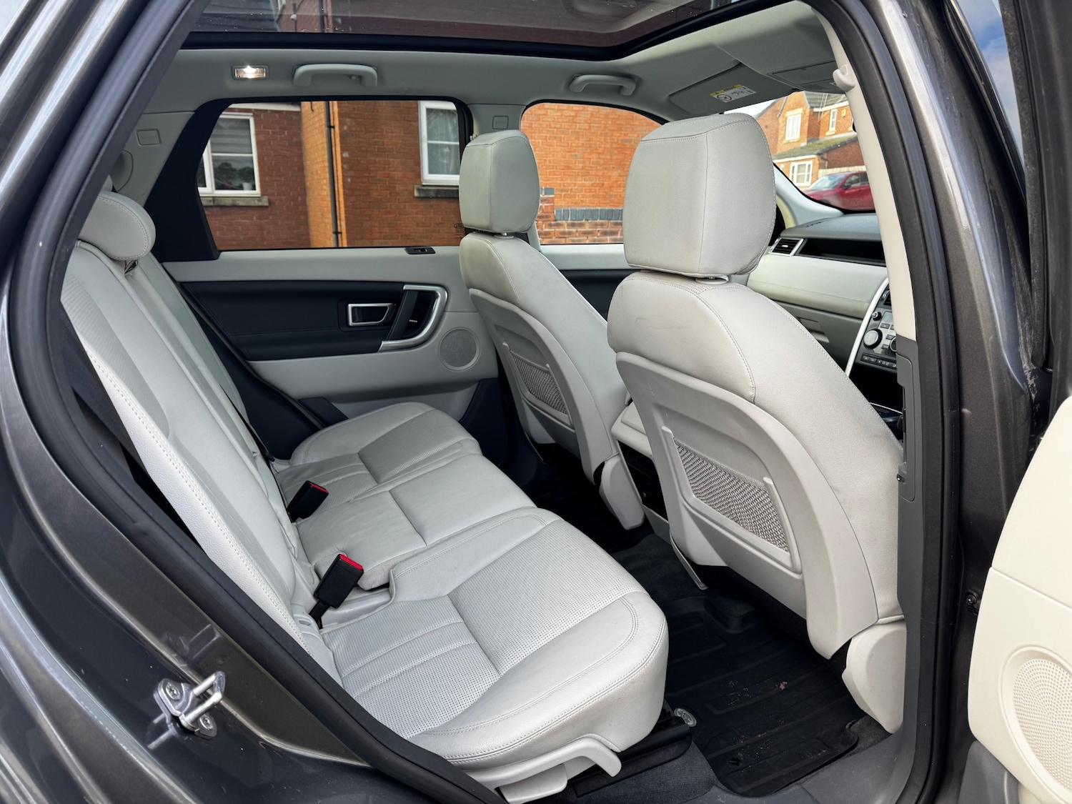 Used Land Rover Discovery Sport 2017 for sale - 76627272: Photo 9