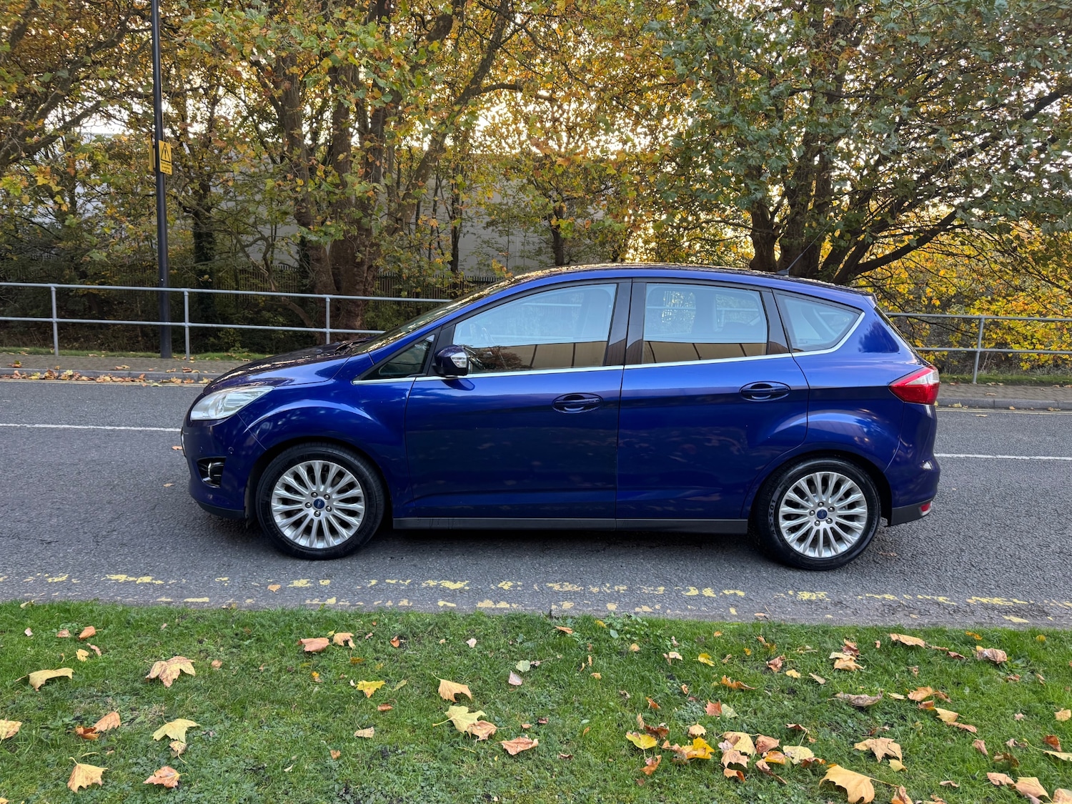Used Ford C-Max 2015 for sale - 76402150: Photo 3