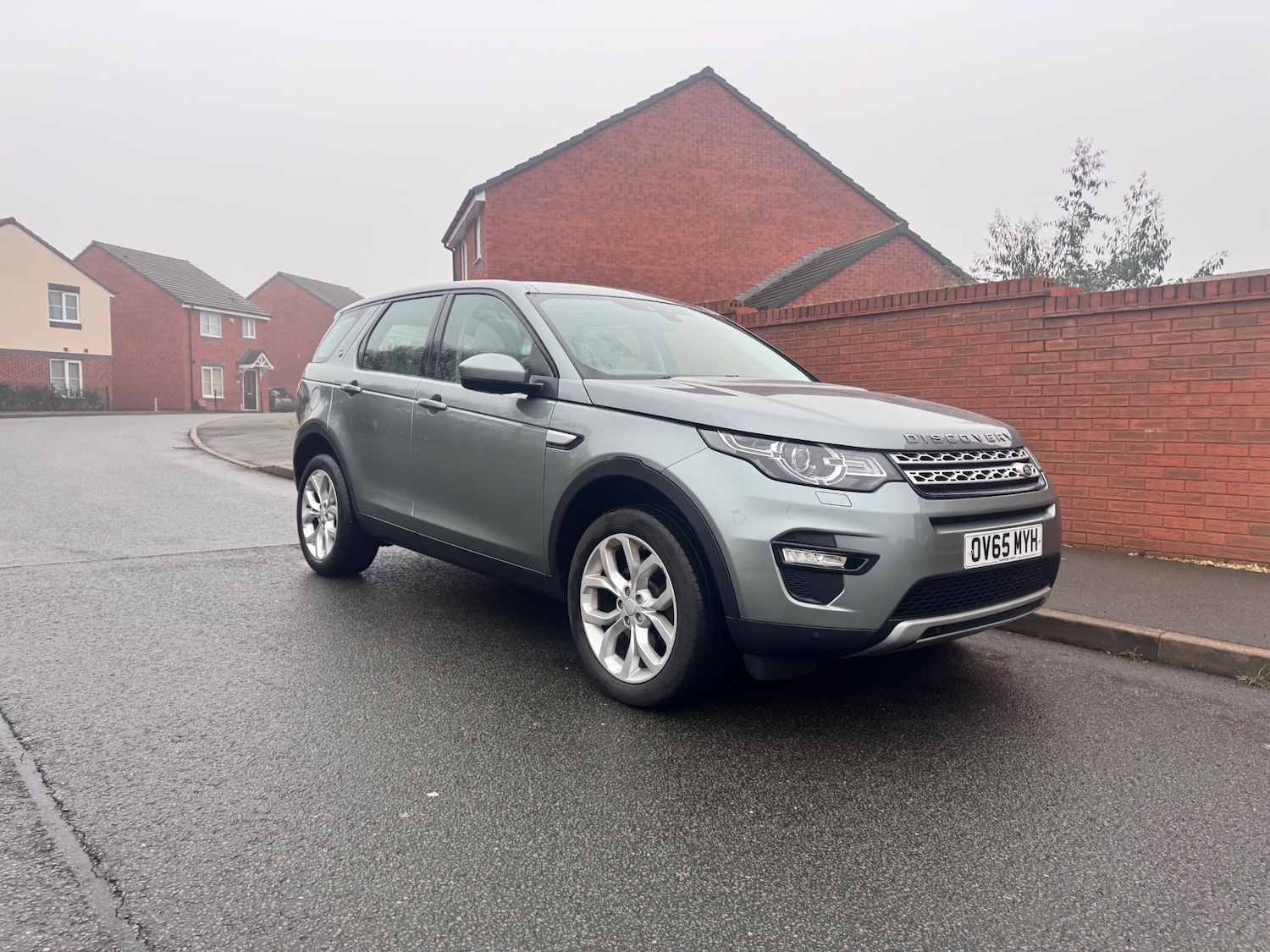 Used Land Rover Discovery Sport 2016 for sale - 77129830: Photo 2