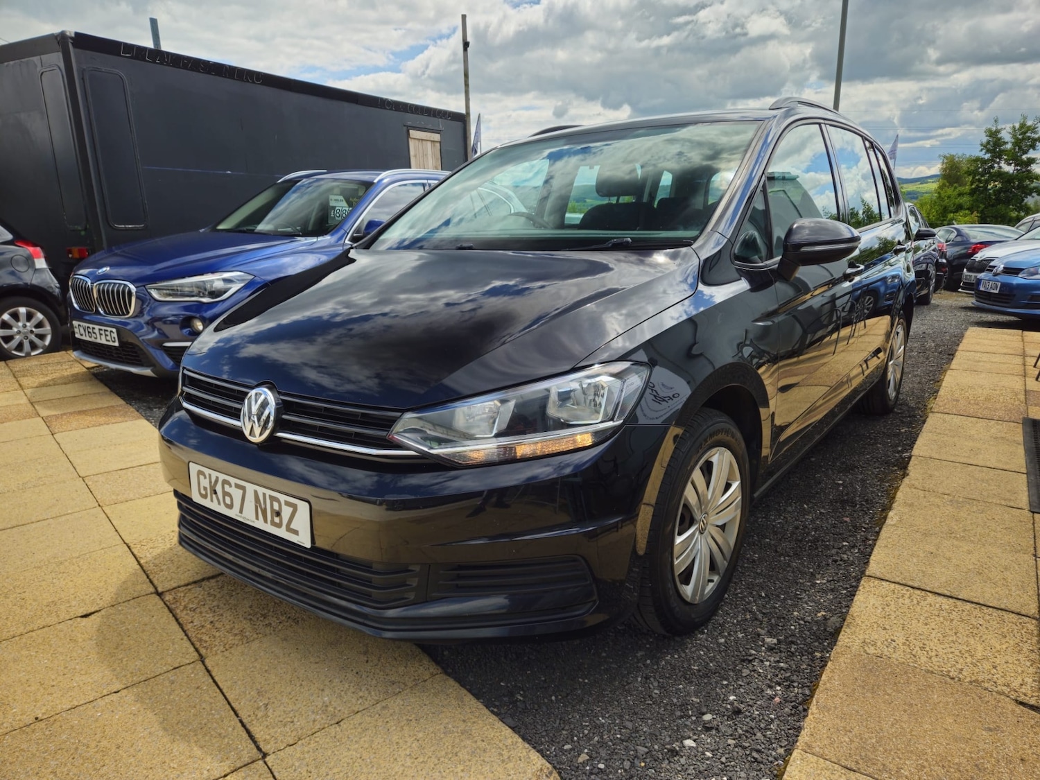 Used Volkswagen Touran 2017 for sale - 76785370: Photo 3