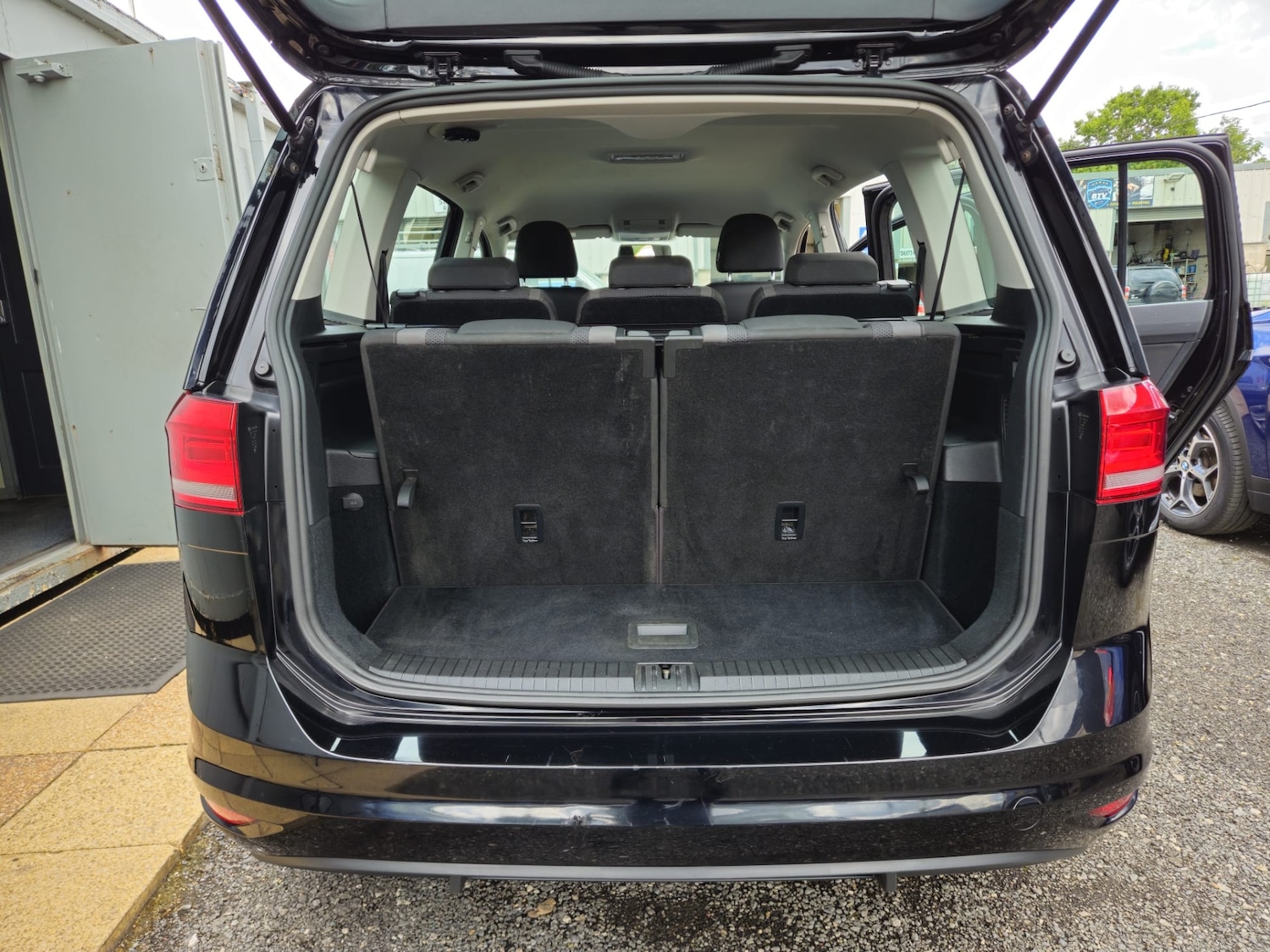 Used Volkswagen Touran 2017 for sale - 76785370: Photo 7