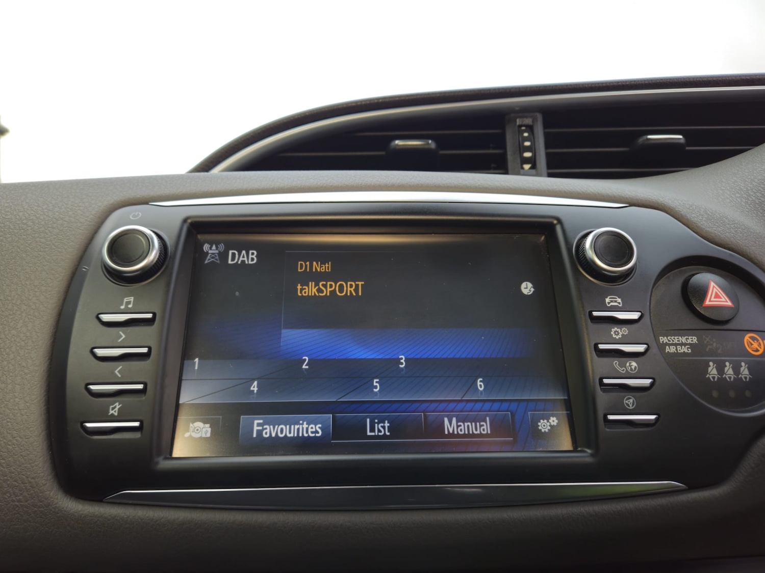 Used Toyota Yaris 2018 for sale - 77452788: Photo 15