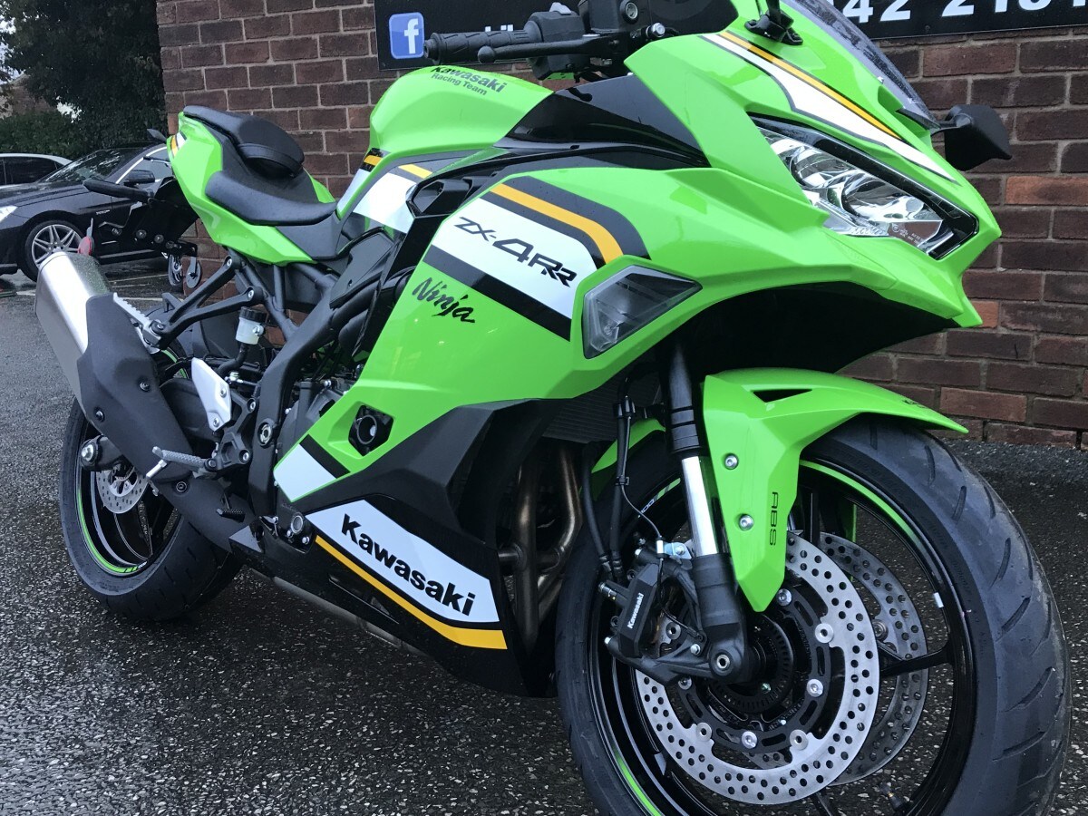 Kawasaki Ninja ZX-4RR ZX400SSFAN