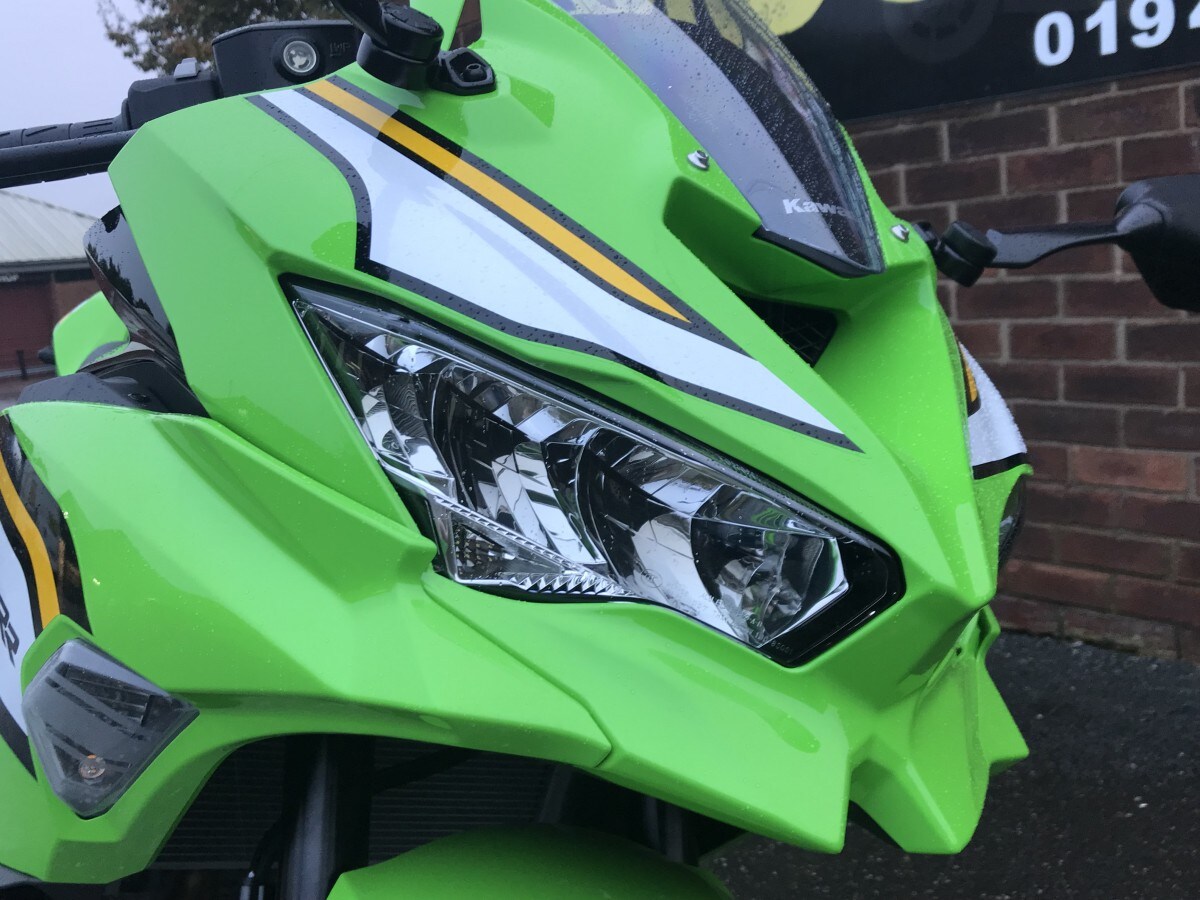 Kawasaki Ninja ZX-4RR ZX400SSFAN