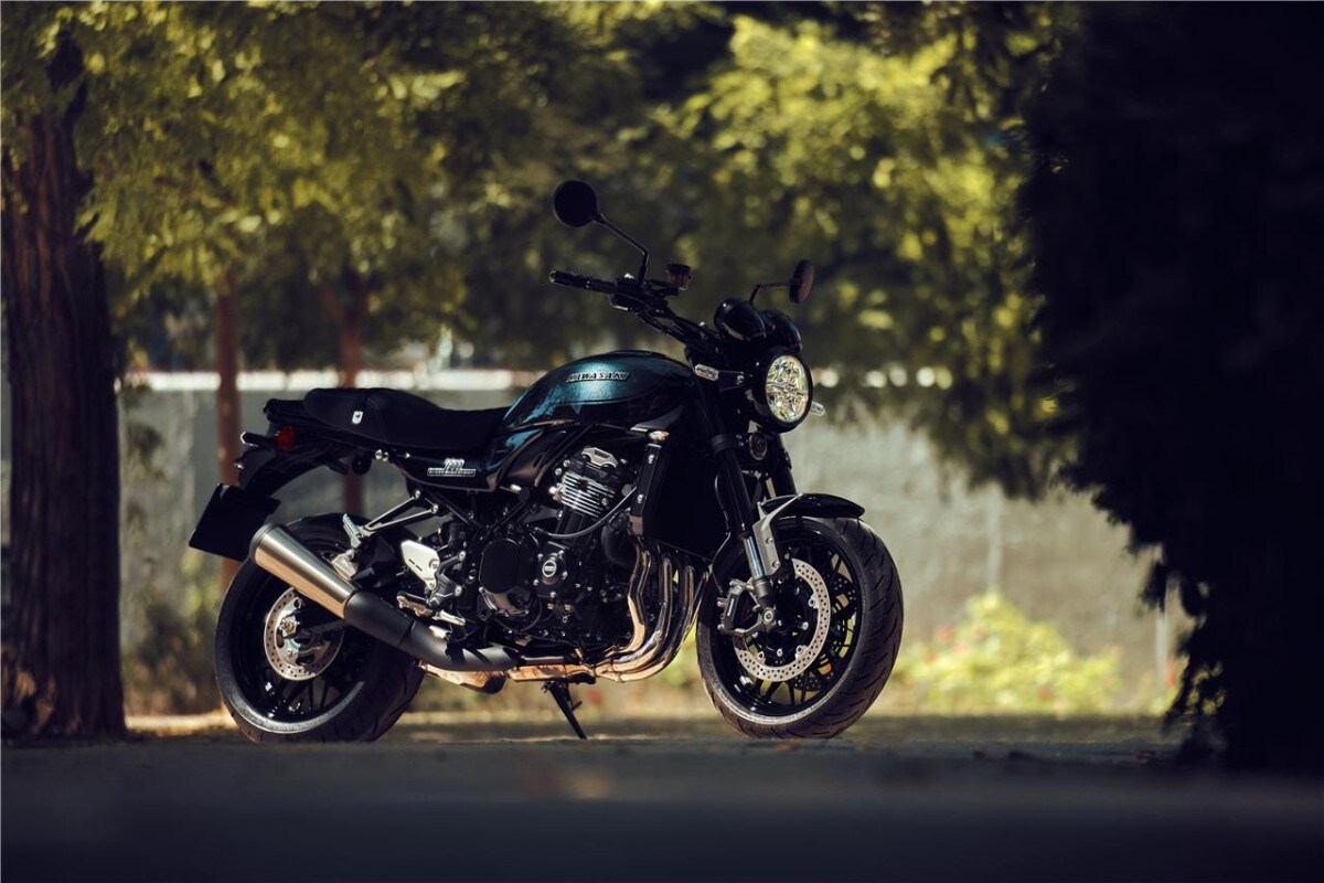 Kawasaki Z900RS Black Ball Edition ZR902ATFCB (BK2)