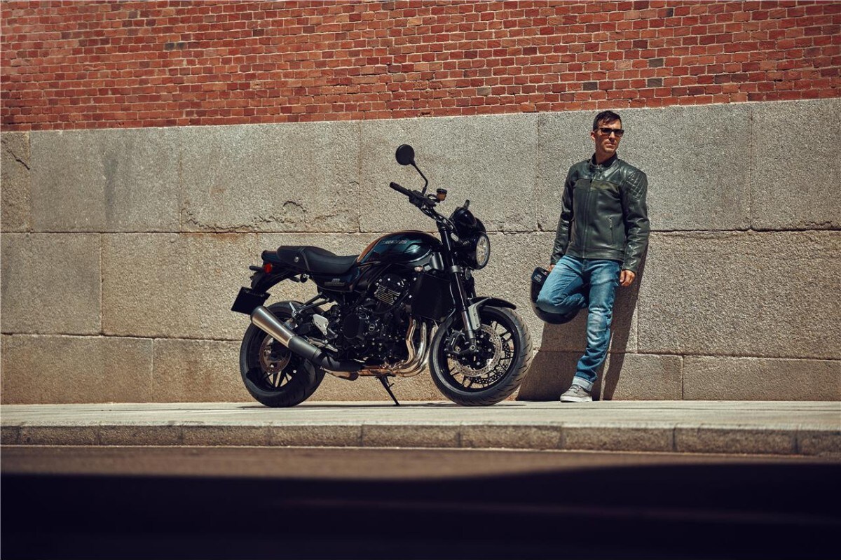 Kawasaki Z900RS Black Ball Edition ZR902ATFCB (BK2)