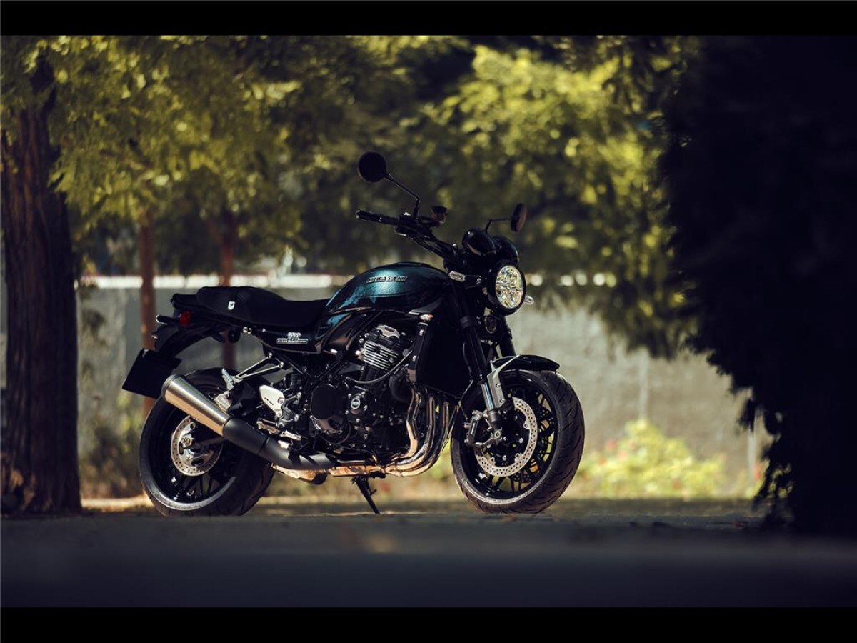Kawasaki Z900RS Black Ball Edition