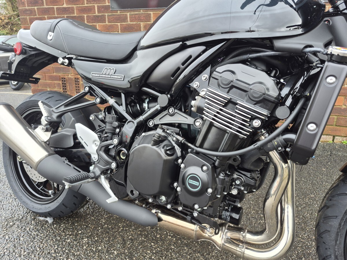 Kawasaki Z900RS Black Ball Edition