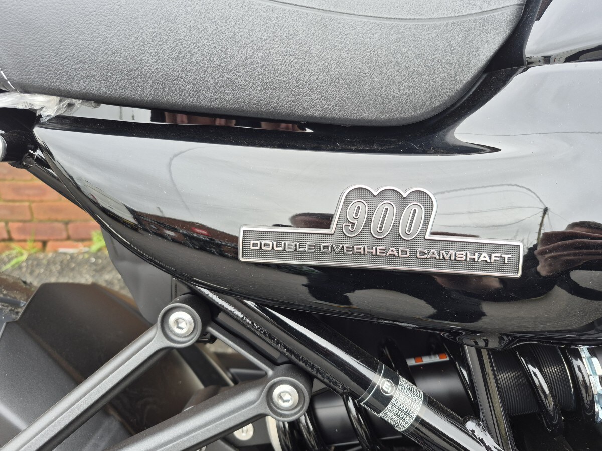 Kawasaki Z900RS Black Ball Edition