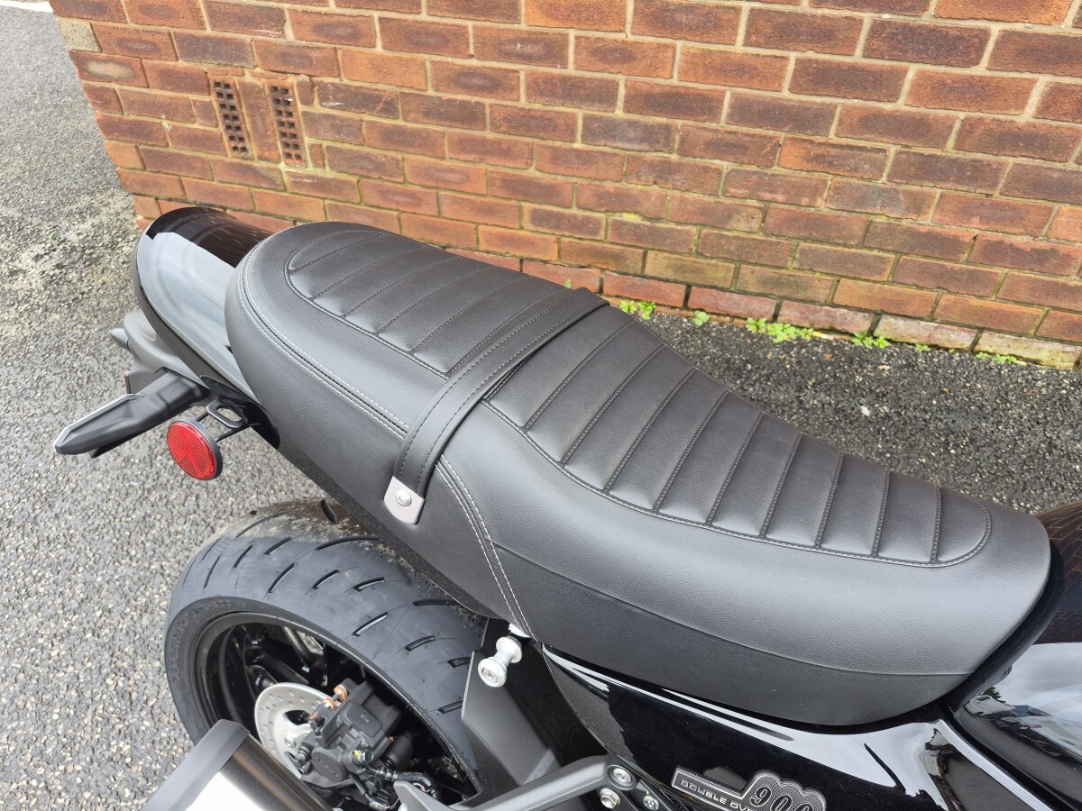 Kawasaki Z900RS Black Ball Edition