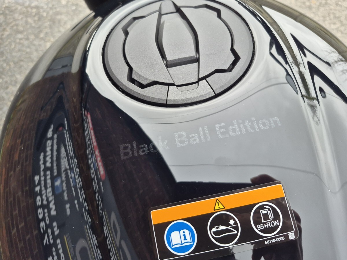 Kawasaki Z900RS Black Ball Edition