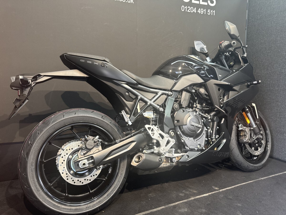 Suzuki GSX-8R