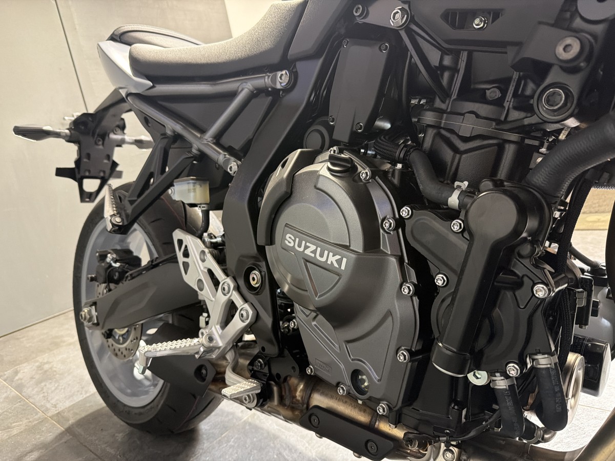 Suzuki GSX-8S