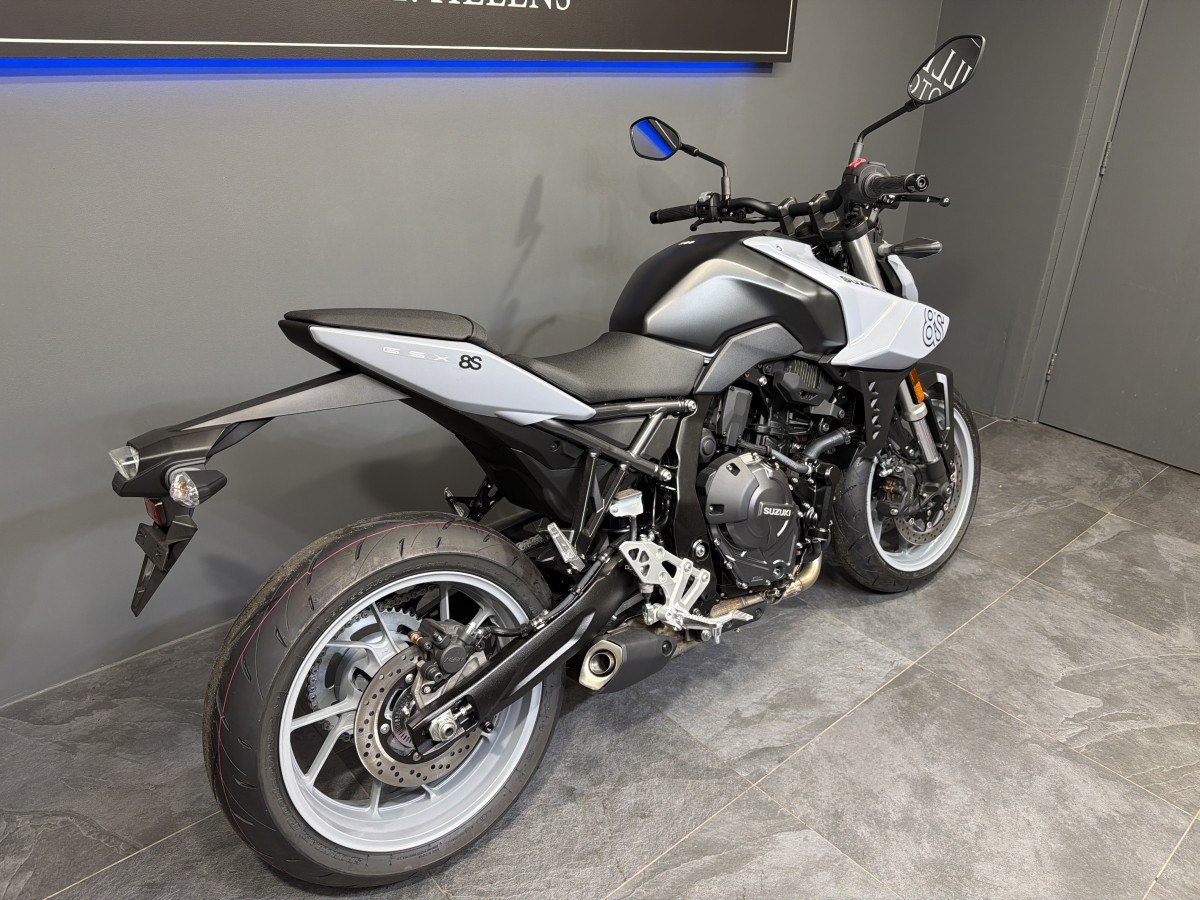 Suzuki GSX-8S