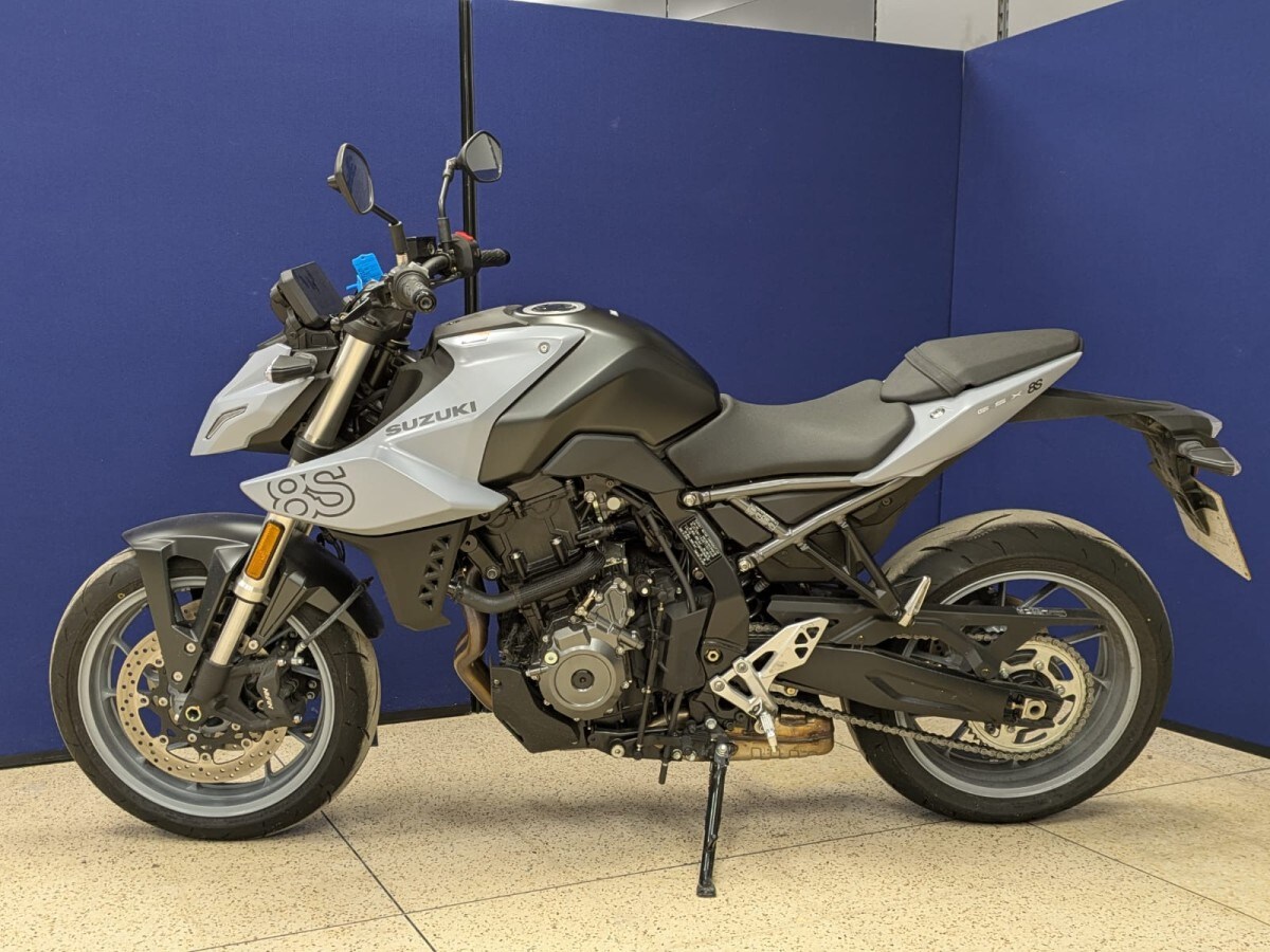 Suzuki GSX-8S