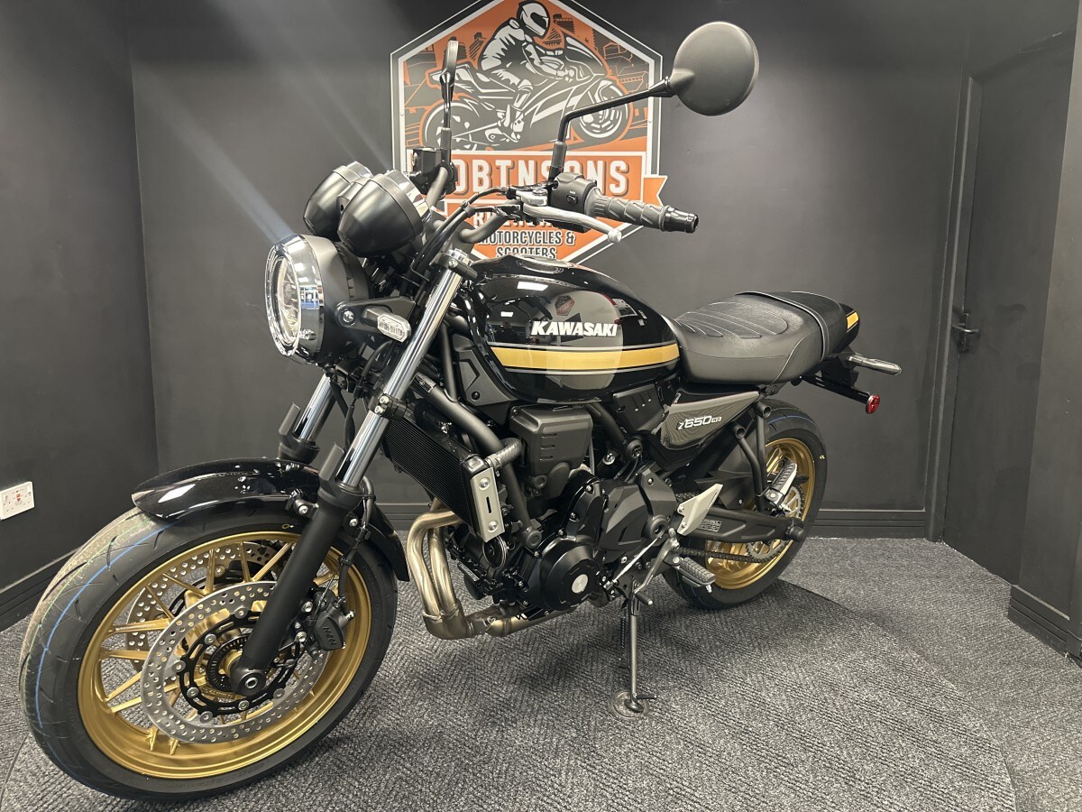 Kawasaki Z650 RS 2025