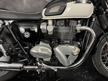 Used Triumph BONNEVILLE T120 2024 for sale - bike-77866393: Photo