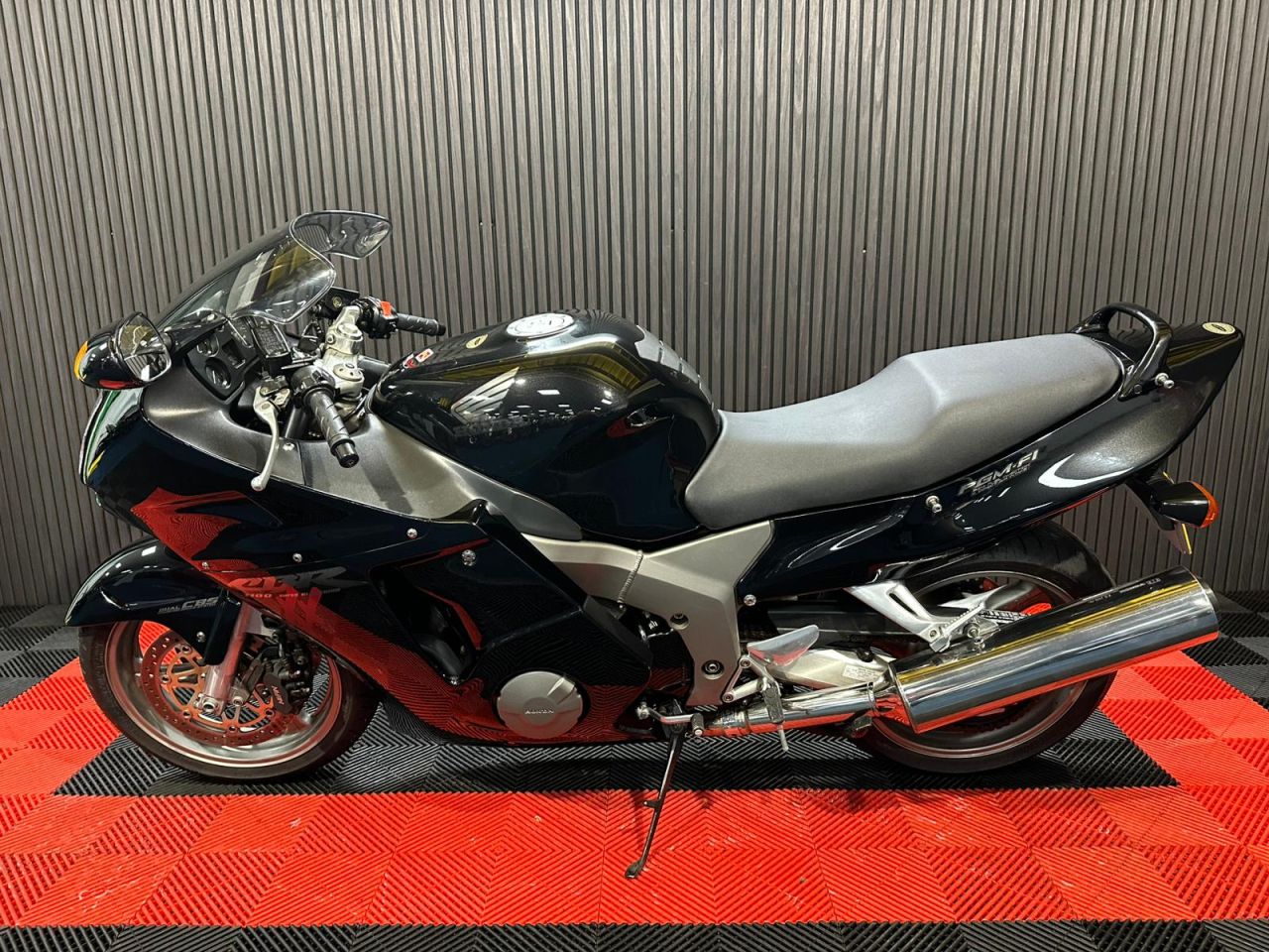 Used Honda CBR1100XX Super Blackbird for sale - 78434753: Photo 10