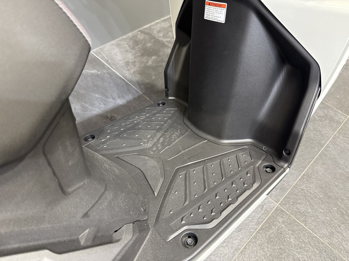 Suzuki AVENIS 125cc Pre-reg