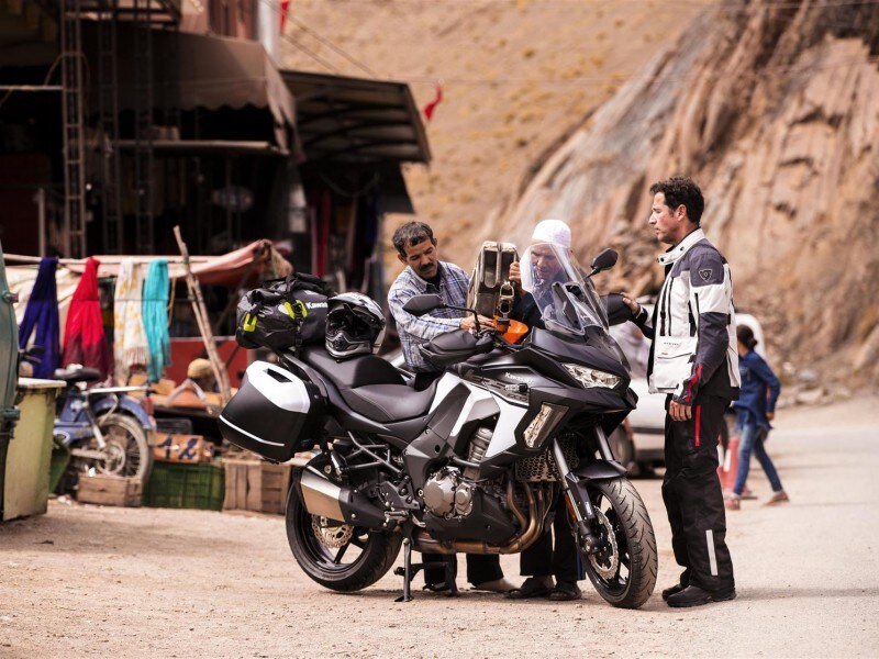 Kawasaki Versys 1100-SE KLZ1100 CSFNN GY2/WT1