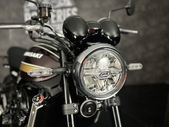 Used Kawasaki Z900RS ZR900KSFBB RD1 undefined for sale - bike-77868750: Photo