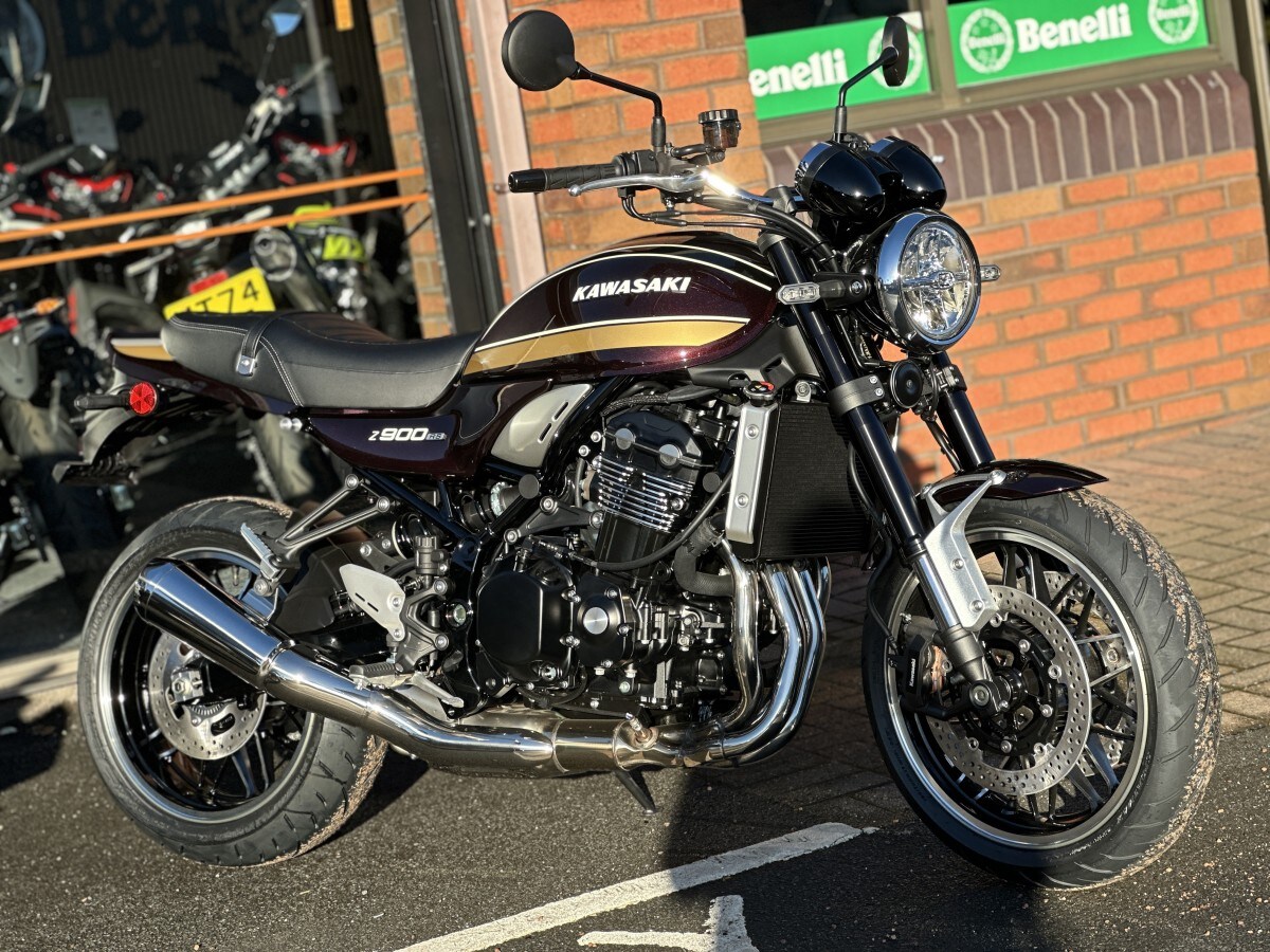 Kawasaki Z900RS ZR900KSFBB RD1