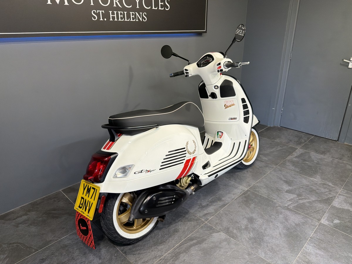 Used Piaggio VESPA GTS 300 RACING 2022 for sale - 78165362: Photo 4