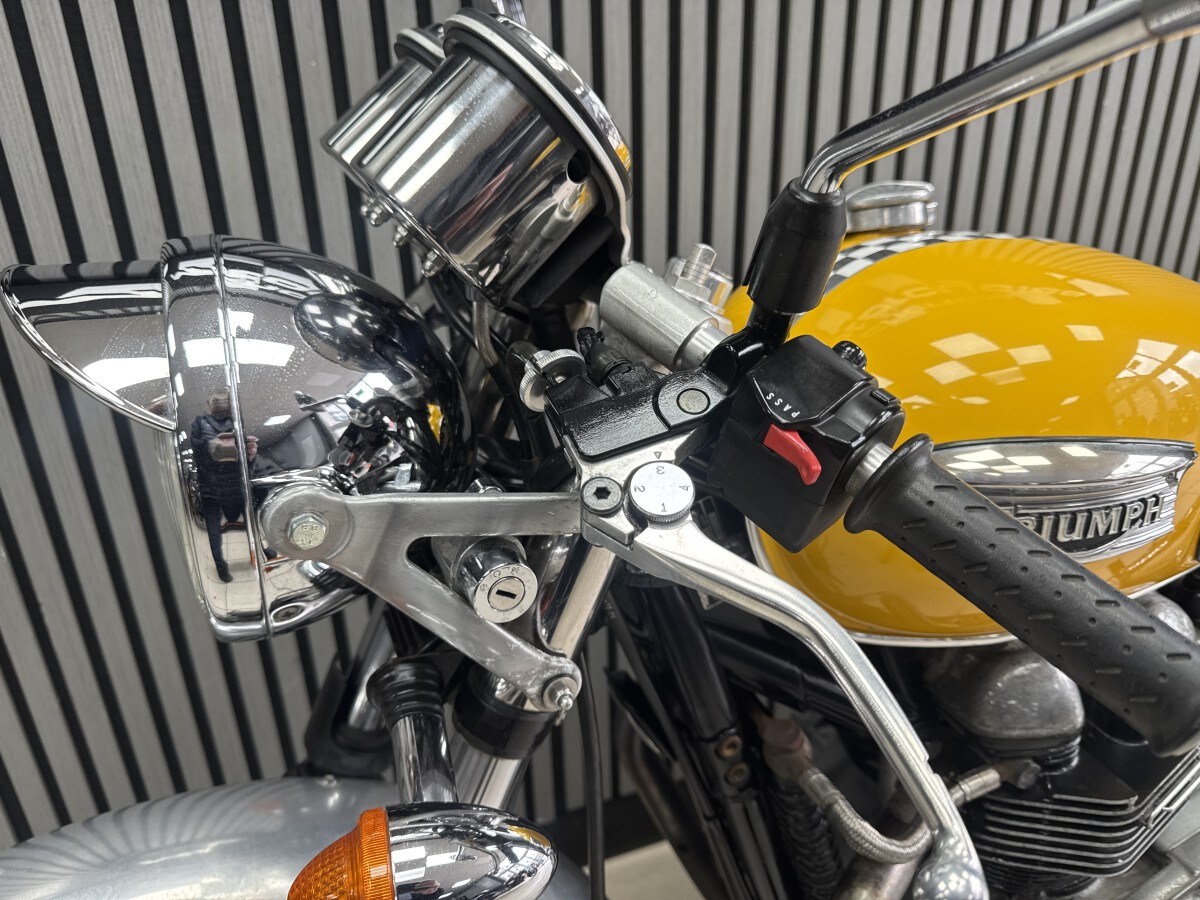 Triumph THRUXTON 865