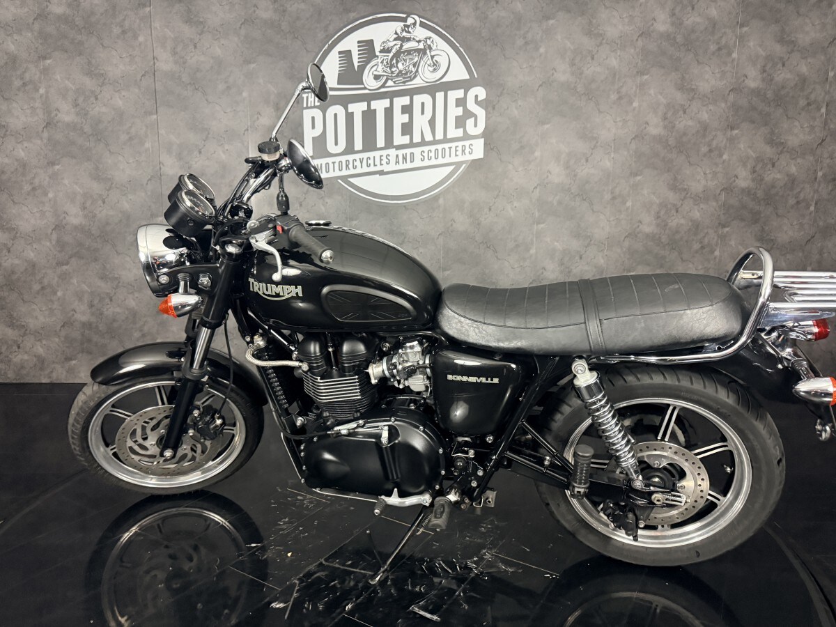 Triumph BONNEVILLE 865