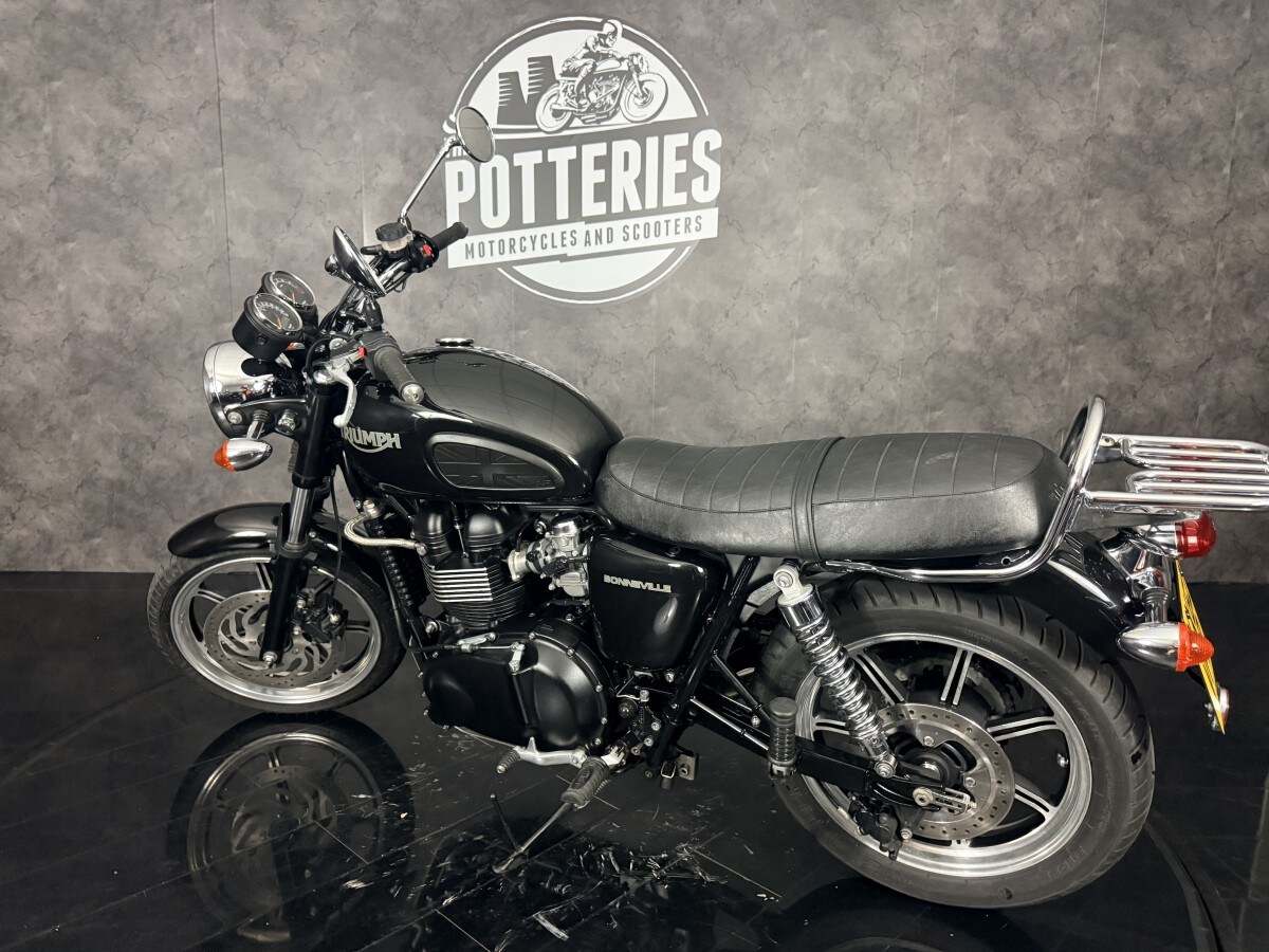 Triumph BONNEVILLE 865