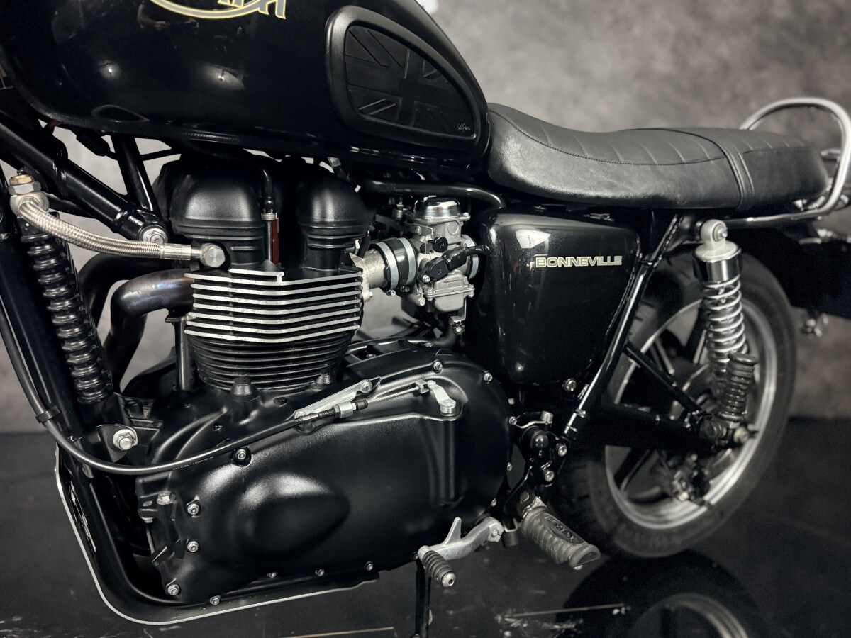 Triumph BONNEVILLE 865