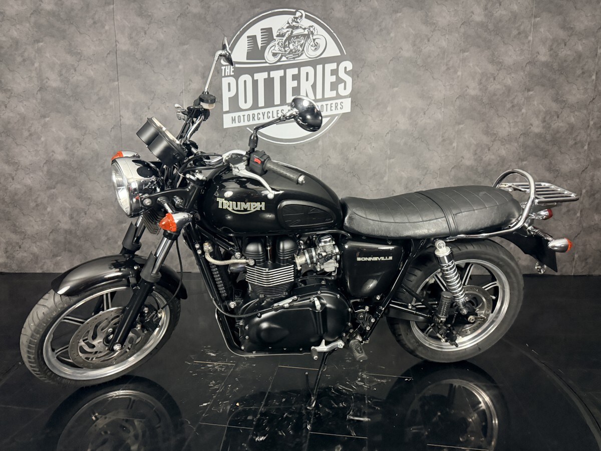 Triumph BONNEVILLE 865