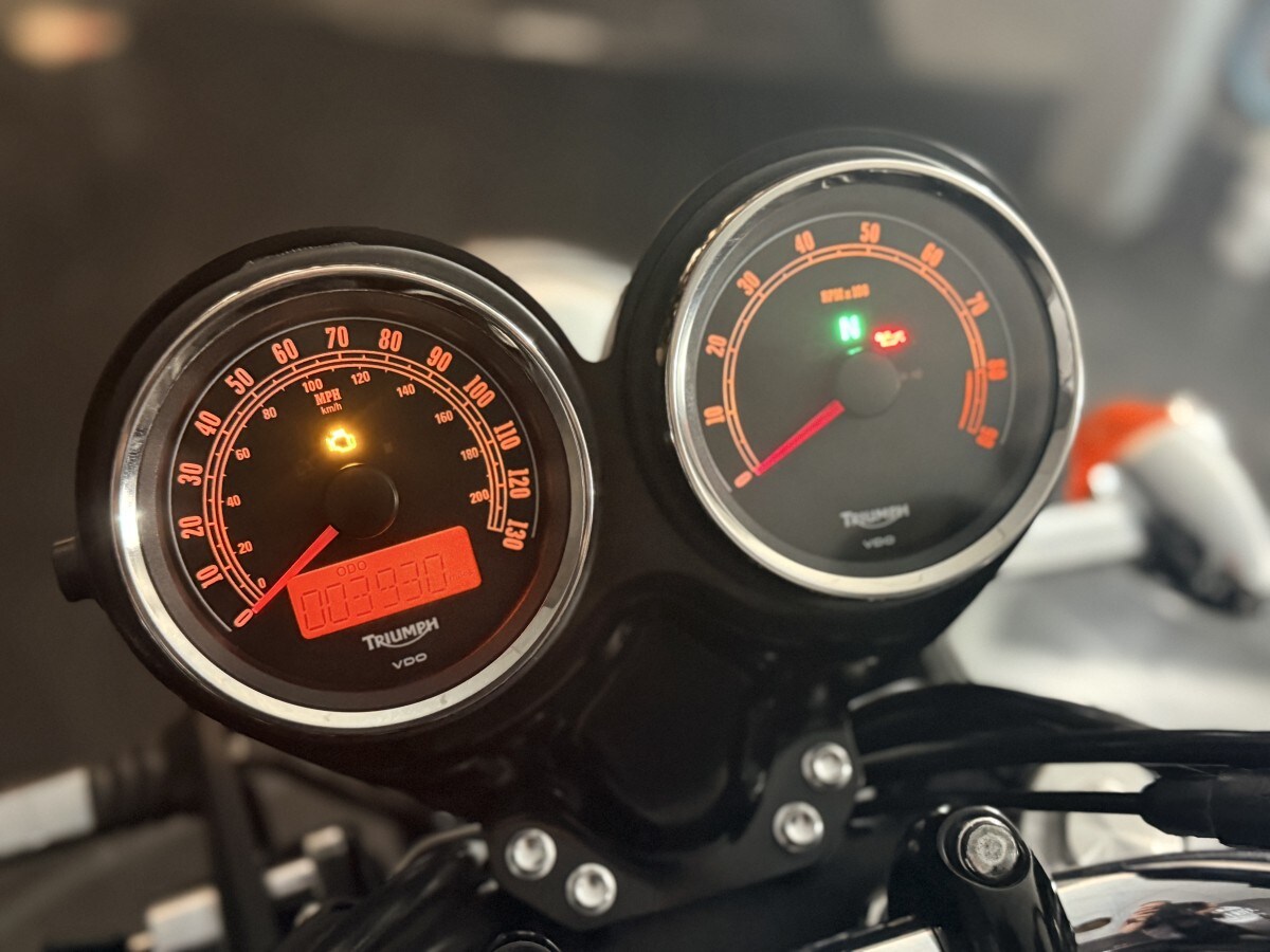 Triumph BONNEVILLE 865